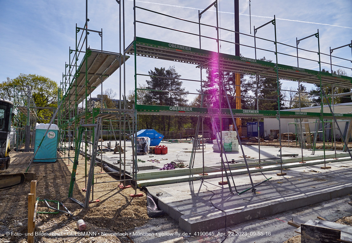 22.04.2023 - Luft- und Ebenenfotos vom Haus für Kinder in der Quiddestraße in Neuperlach